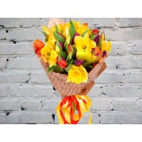 Букет Нарциссов и Тюльпанов в Крафте
