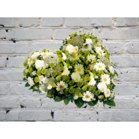 Композиция с ромашками и хризантемой
