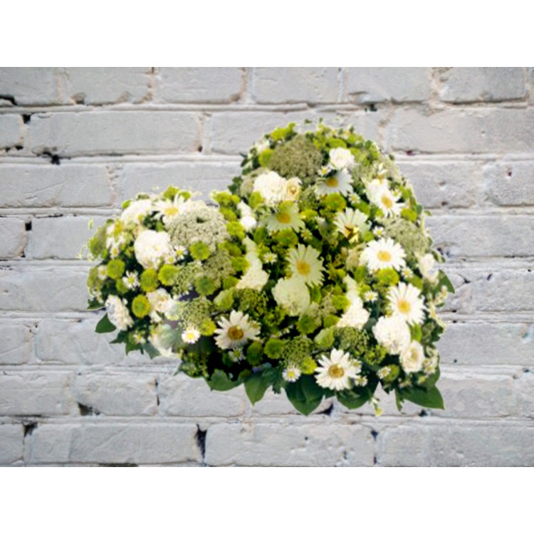 Композиция с ромашками и хризантемой
