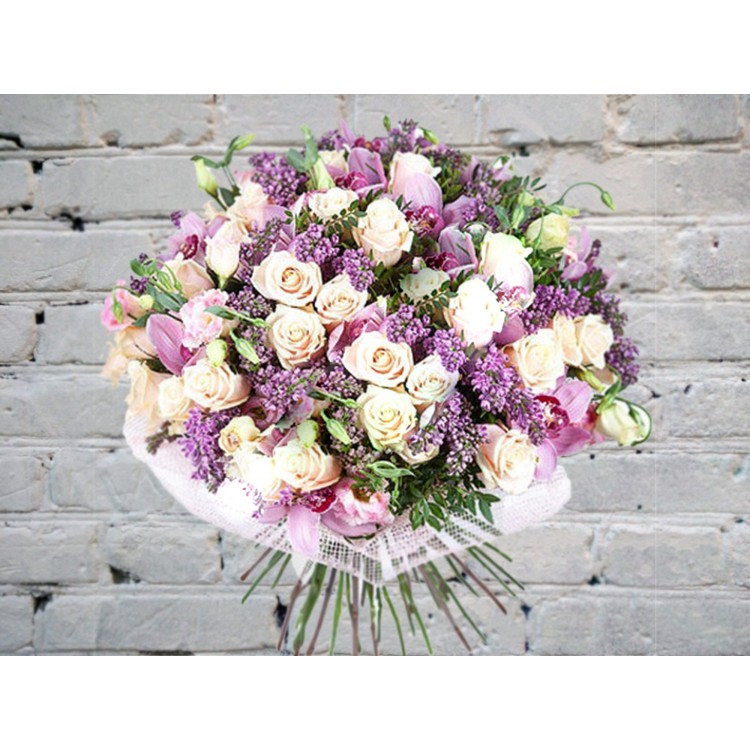 Букет с Кустовой розой, Орхидеей и Сиренью
