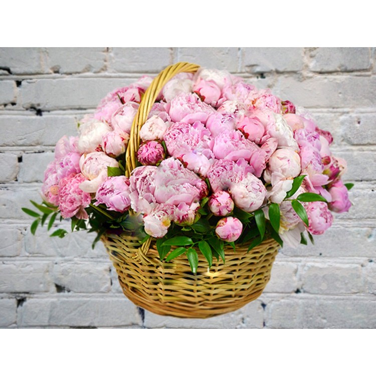 Корзина с Розовыми Пионами в оформлении
