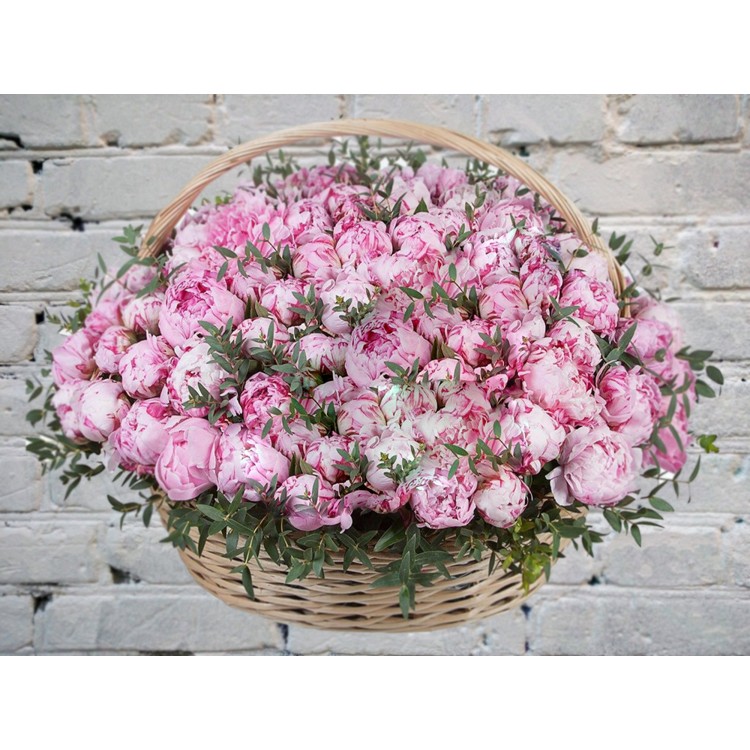 Корзина из 101 розового пиона
