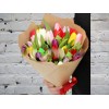 Букет из Разноцветных Тюльпанов в Крафте

