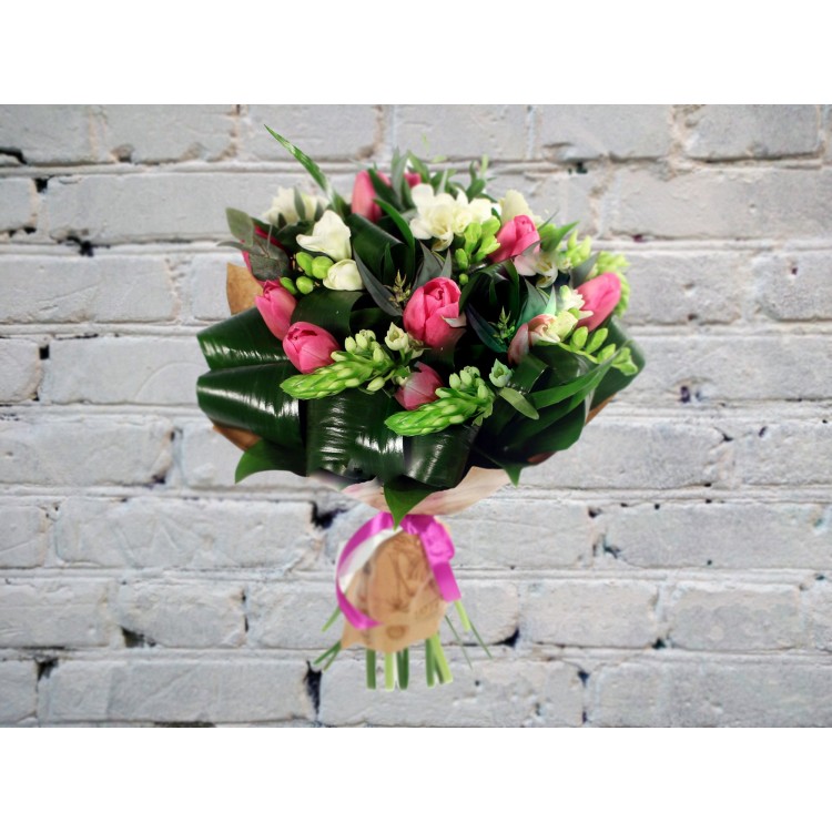 Букет с Фрезией и Орнитогалумом
