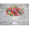 Букет с Тюльпанами и Разноцветной Статицей
