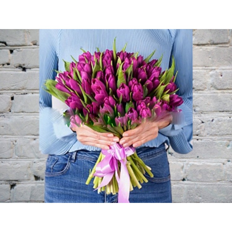 Букет из Фиолетового Тюльпана в атласной ленте
