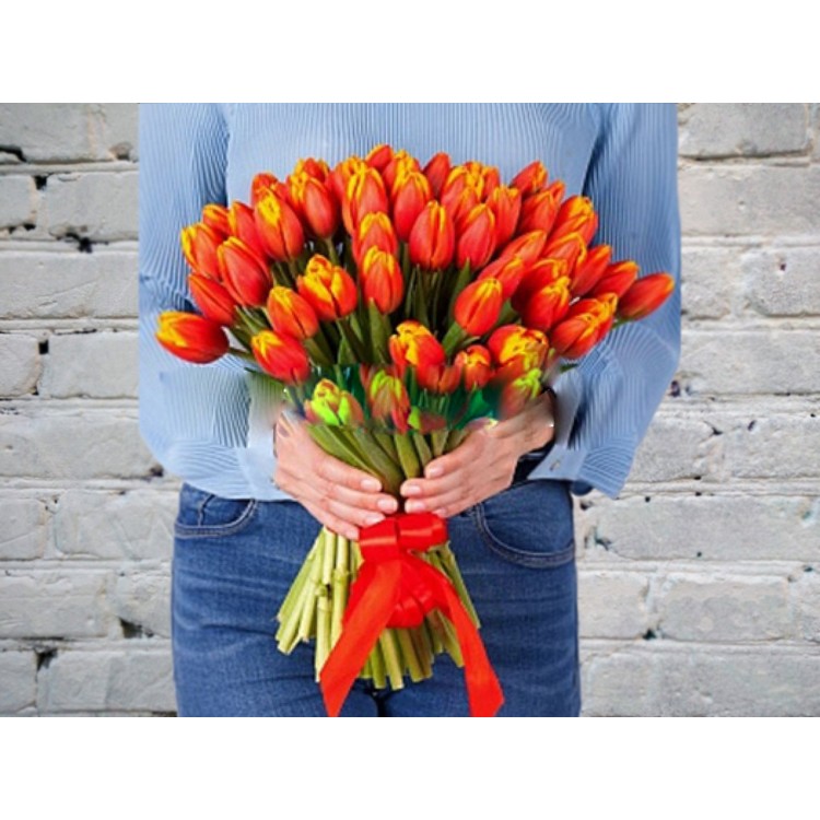 Букет из Оранжевого Тюльпана в Атласной ленте
