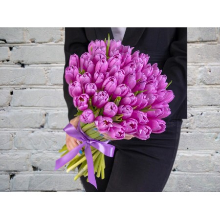Букет Ярких Фиолетовых Тюльпанов в Атласной ленте