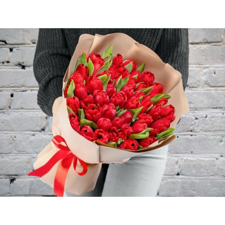 Букет из Красного Тюльпана в Упаковке
