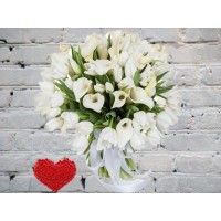 Букет с Белыми Каллами и Белыми Тюльпанами
