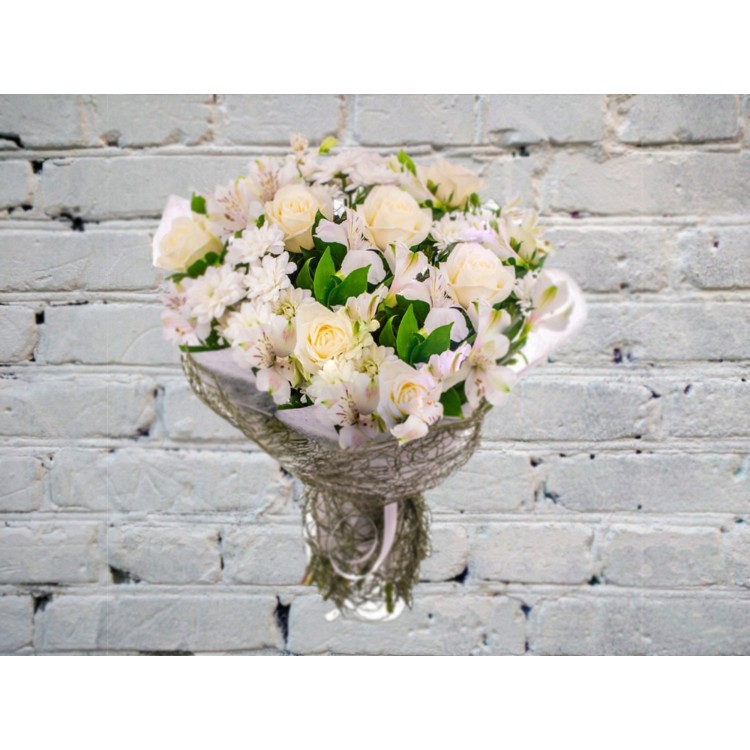 Sale Bouquet with chrysanthemum and white alstroemeria
