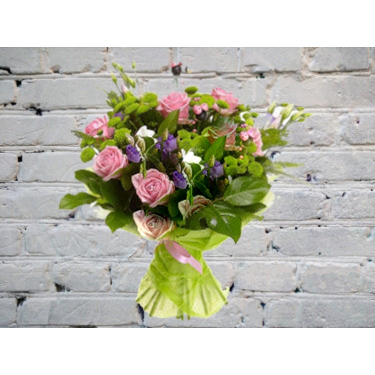 Букет с розой, лизиантусом и хризантемой
