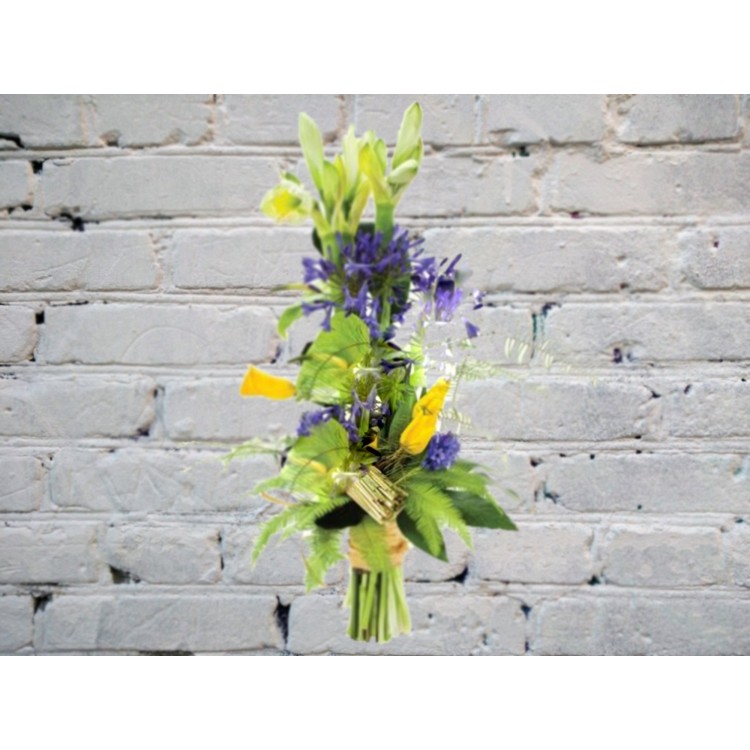 Букет с амариллисом, агапантусом и антуриумом
