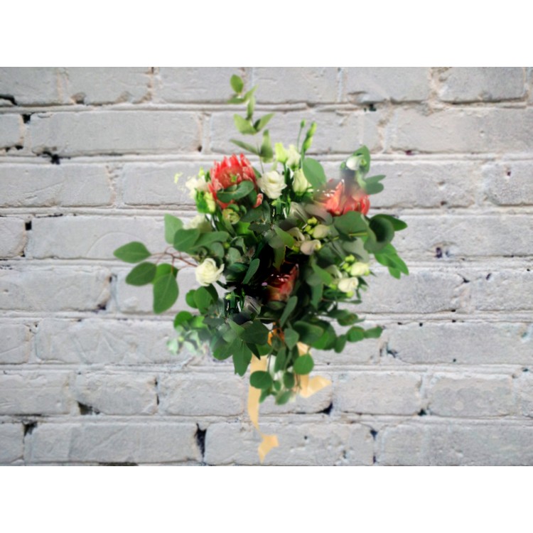 Букет из протеии лизиантуса
