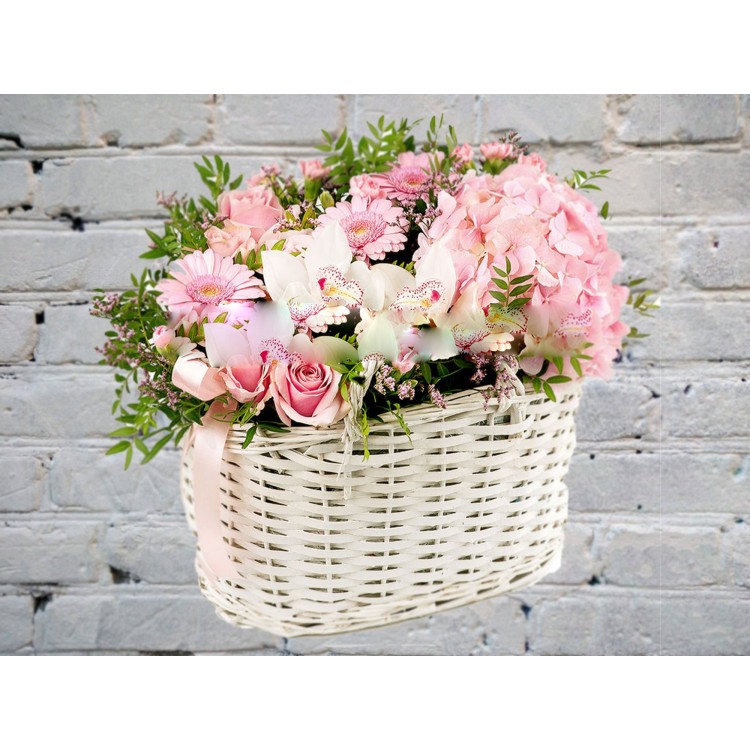Корзина с Гортензией, Орхидеей и Розовыми Розами
