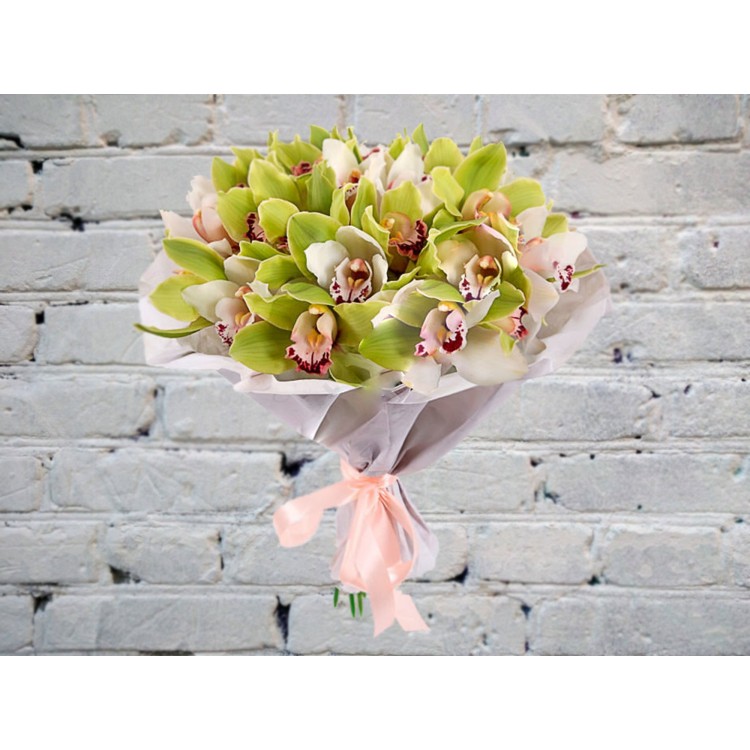 Букет с Белыми и Зелеными Орхидеями
