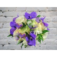 Букет с орхидеями ванда, розой и эустомой
