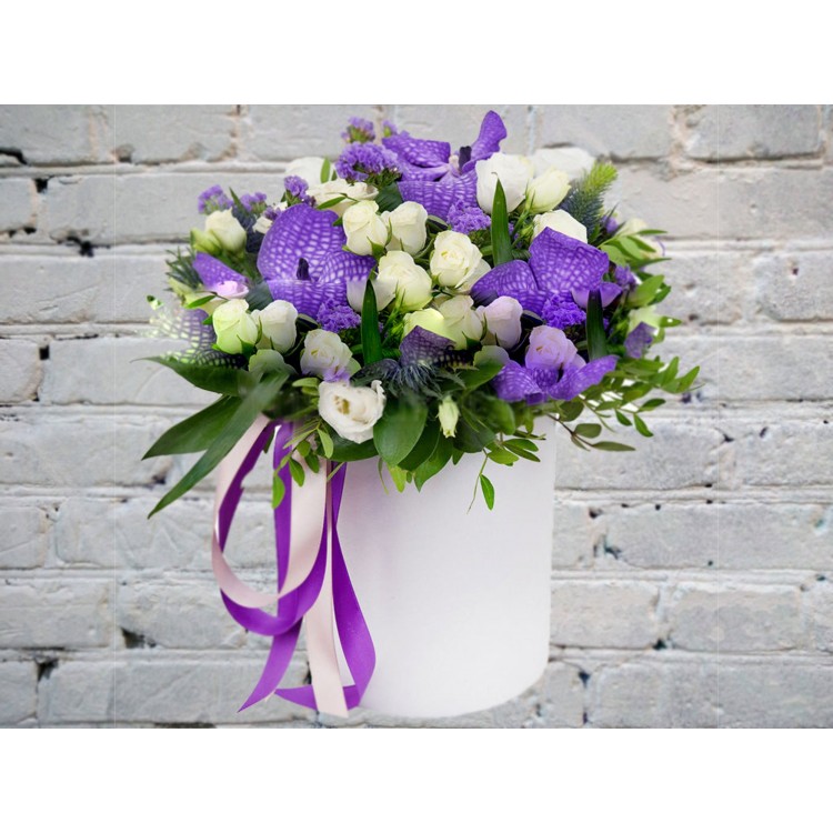 Ванда с Кустовой Розой в Коробке
