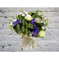 Bouquet of white roses and orchids
