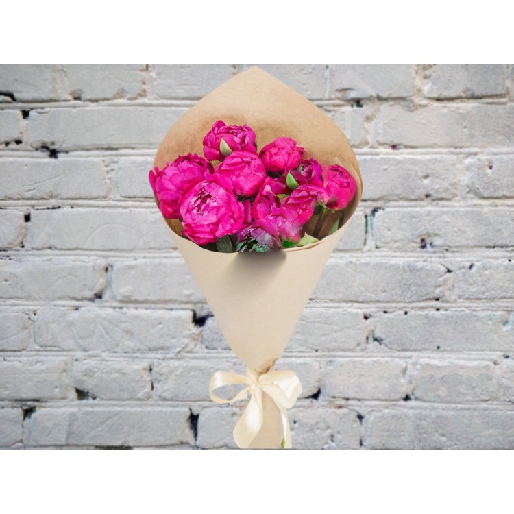 Букет из красивых малиновых пионов в Крафте

