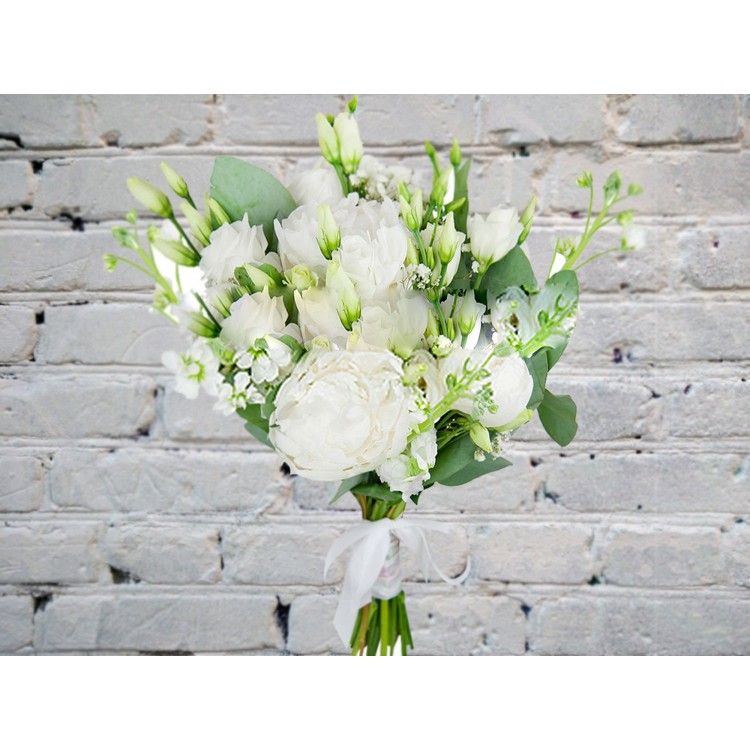 Букет с Белыми Пионами и Маттиолой
