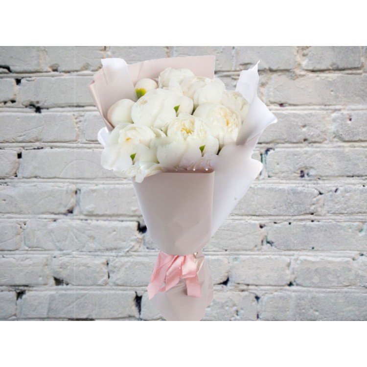 Букет Белых Пионов в Упаковке
