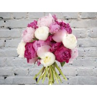 Букет из Разноцветных Пионов
