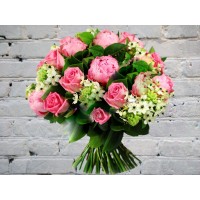 Букет из Пионов, Розовых роз и Зелени
