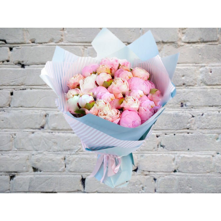 Букет Розовых Пионов в Голубой Упаковке
