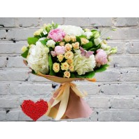 Букет Белых Гортензий с Пионами и Кустовыми Розами
