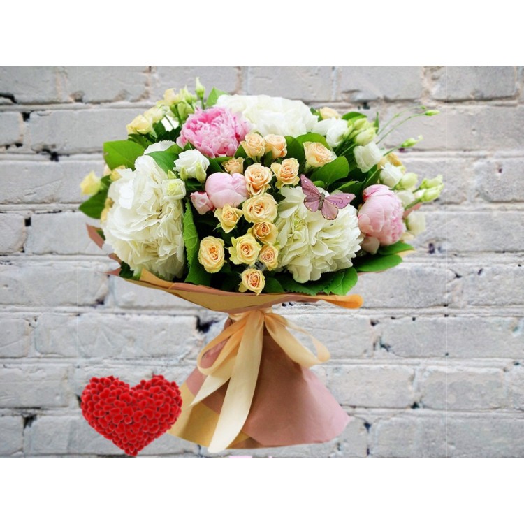 Букет Белых Гортензий с Пионами и Кустовыми Розами
