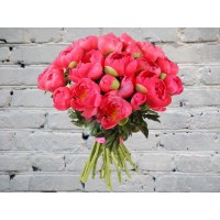 Букет Коралловых Пионов в атласной ленте
