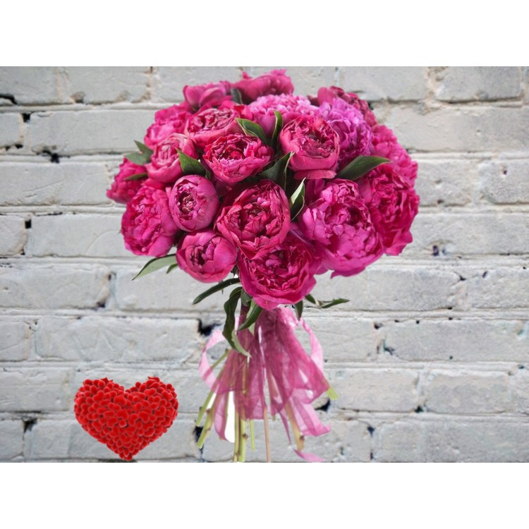 Букет из Малиновых Ярких Пионов
