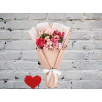 Букет Альстромерии с Малиновой розой
