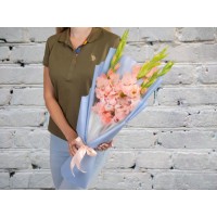 Букет Розовых Гладиолусов в Матовой упаковке
