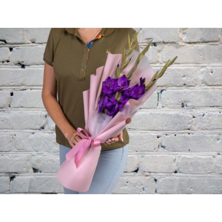 Букет Фиолетовых Гладиолусов в Матовой упаковке

