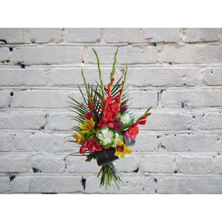 Букет из гладиолусов, брассик и орхидей

