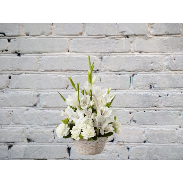 Корзина с гладиолусами и гвоздикой
