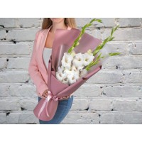 Букет Белых Гладиолусов в Матовой упаковке
