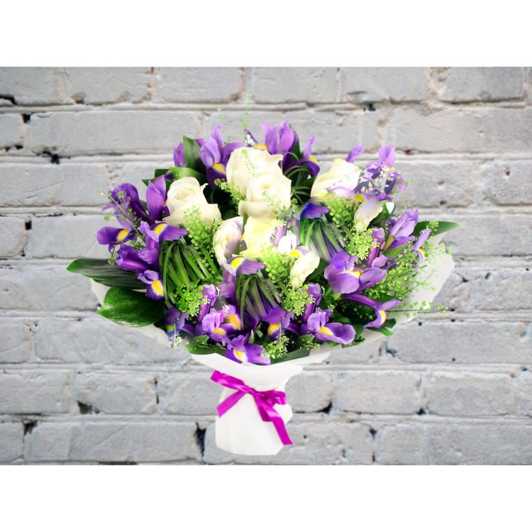 Букет с Ирисами и Белыми Розами
