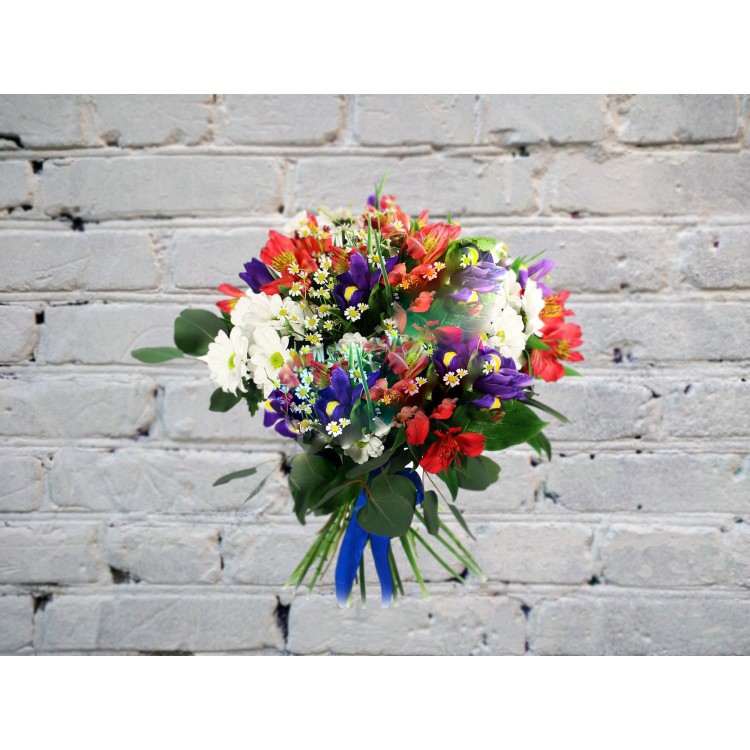 Букет из альстромерий, ирисов и хризантемы
