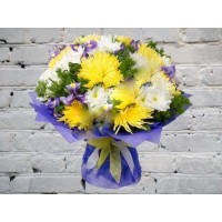 Букет из хризантем и ирисов
