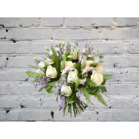 Bouquet of lisianthus and rose
