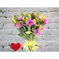 Букет с Розовыми Эустомами и Тюльпанами
