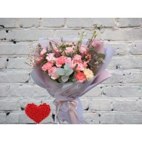 Букет Розовых Роз с Ваксфлауэром
