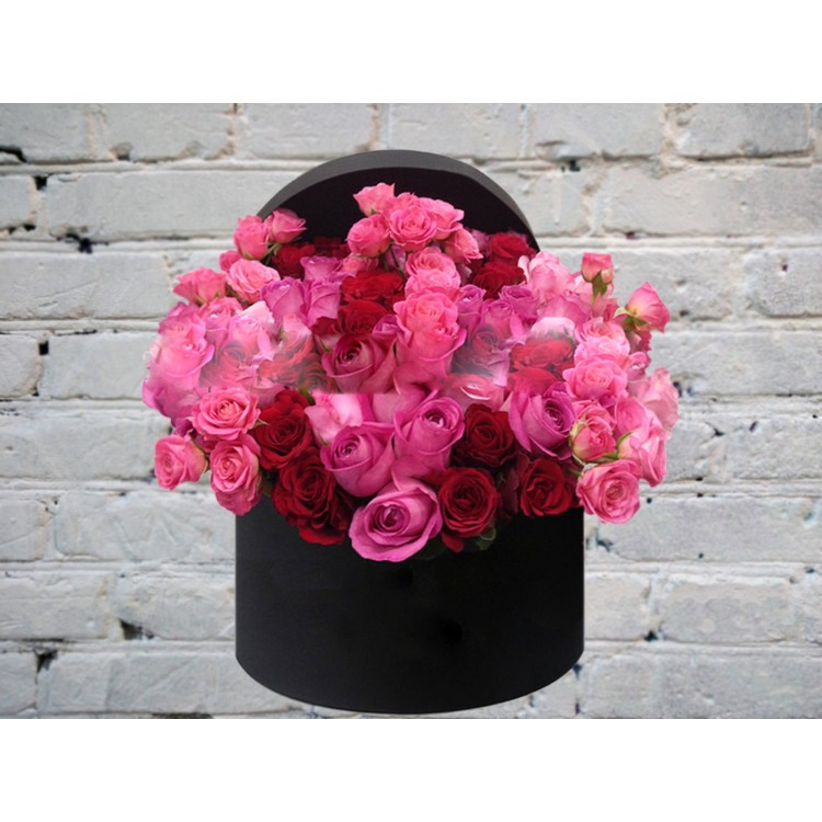 Шляпная коробка с Кустовыми и Одноголовыми Розами
