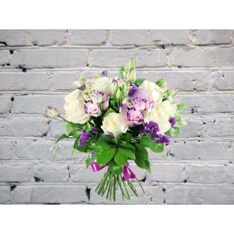 Sale Bouquet with Roses and Statice
