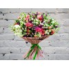 Букет из Разноцветных Лизиантусов в Крафте
