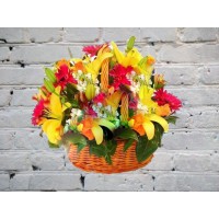 Composition with gerbera and lily
