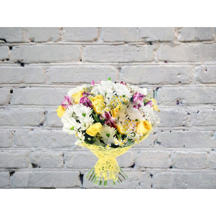 Sale Bouquet with Matricaria and Alstroemeria
Sale Bouquet with Matricaria and Alstroemeria